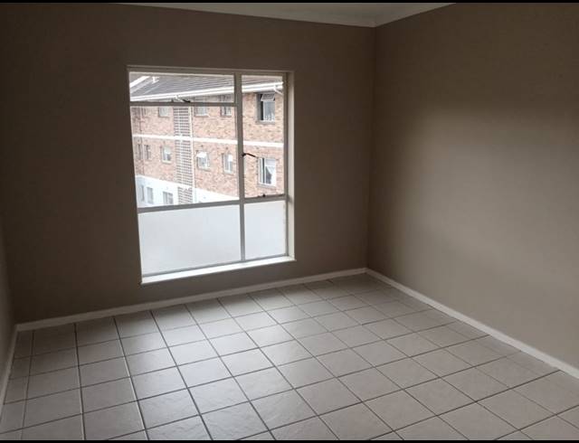 2 bed property to rent in CLAREMONT